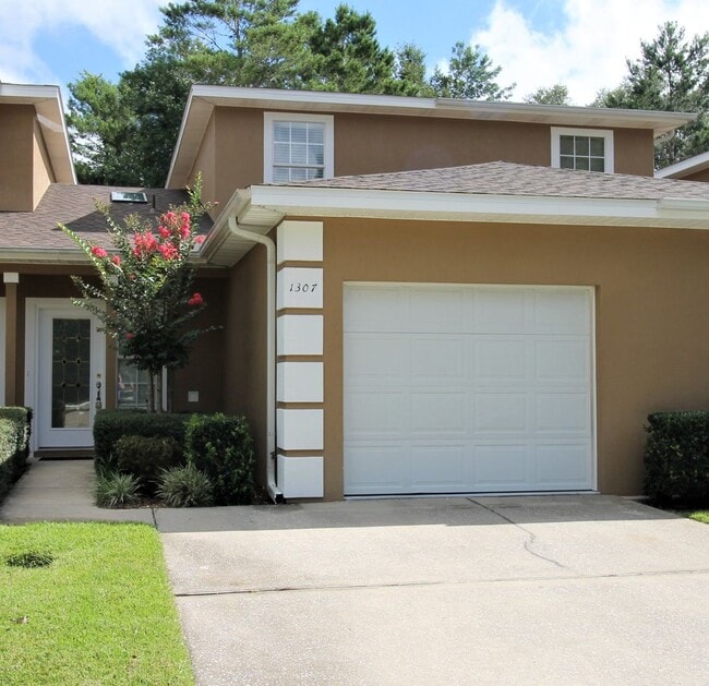 Building Photo - Townhome in Bluewater Bay