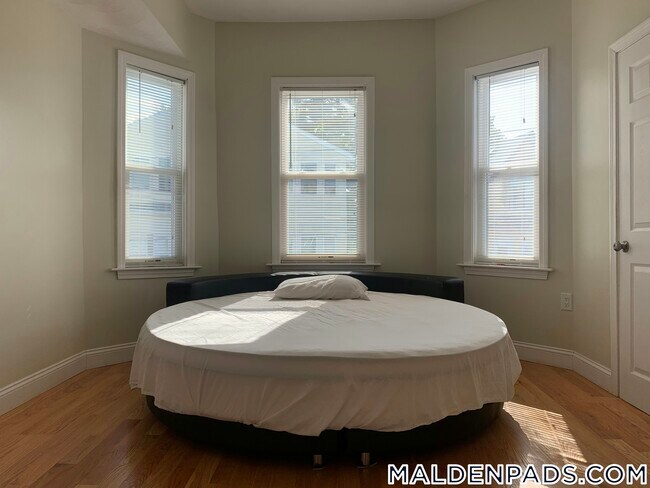 Building Photo - 74 Wyeth St