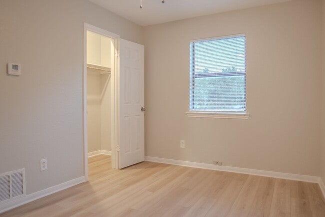 Building Photo - FULLY REMODELED GORGEOUS FOURPLEX WITH LUX...