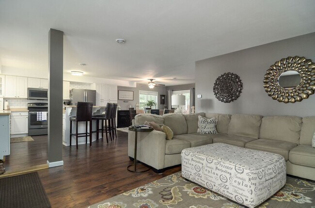 Building Photo - Nice Updated 3br/3ba In Wayzata (1 car garage)