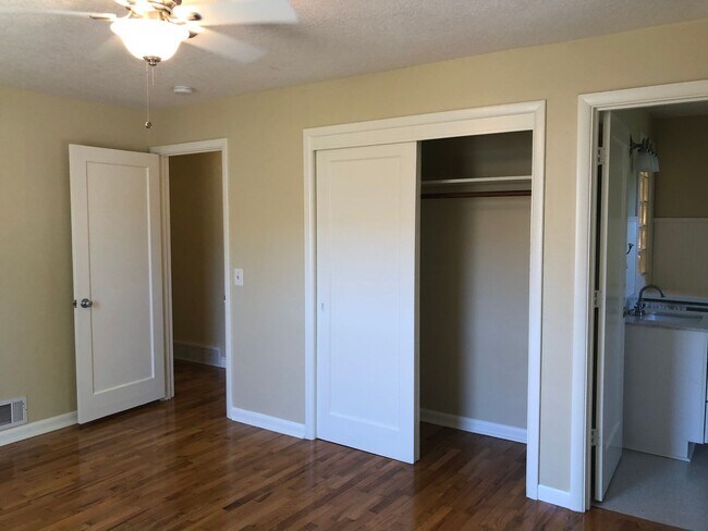 Building Photo - Live Large in the Heart of NW Corvallis!