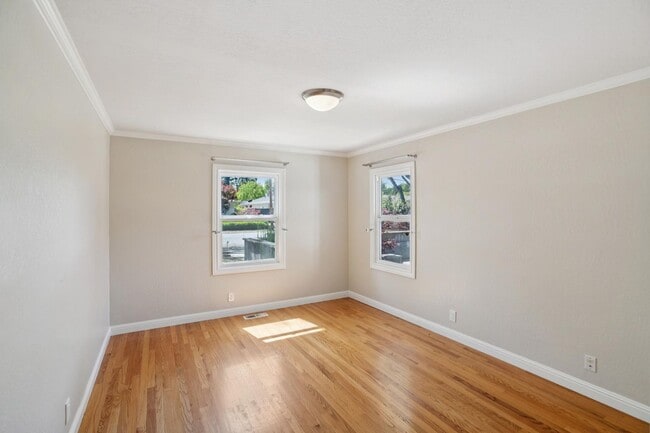 Building Photo - Spacious Home with Detached 1 bed 1 bath ADU in Los Altos!