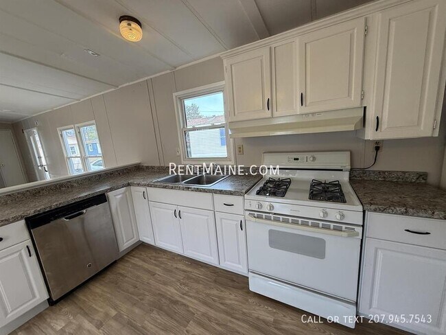 Building Photo - 799 Stillwater Ave