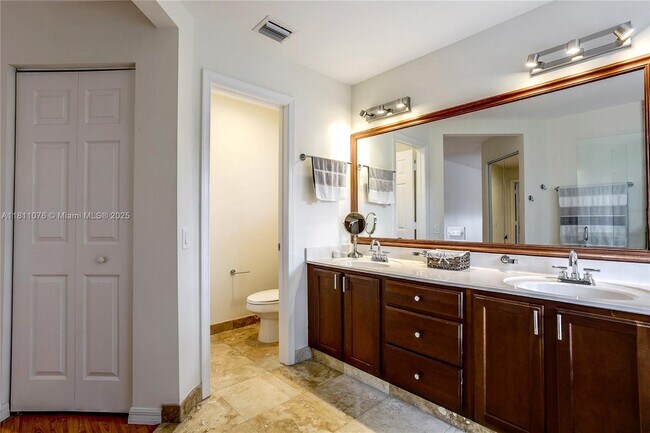 Building Photo - 4322 Fox Ridge Dr