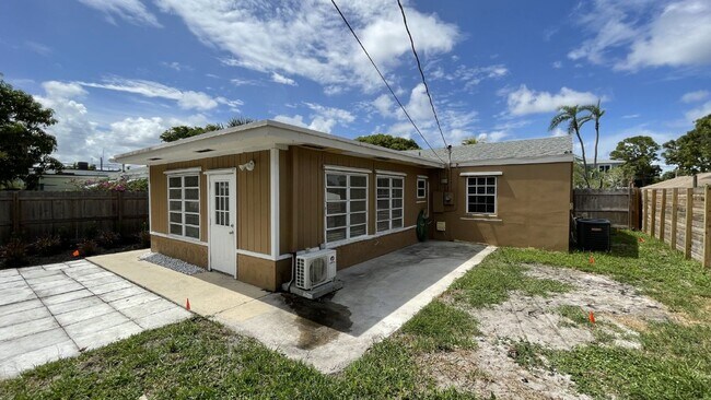 Building Photo - 116 E Central Blvd