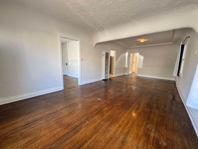 Building Photo - Two Bedroom Front House near Westside Village