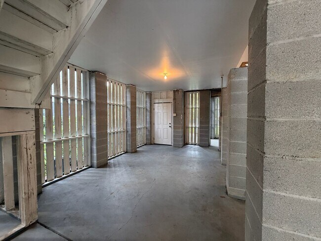 Building Photo - Available now. Amazing 4 BR/2.5 BA Home Available at Shellring at St Thomas Island!