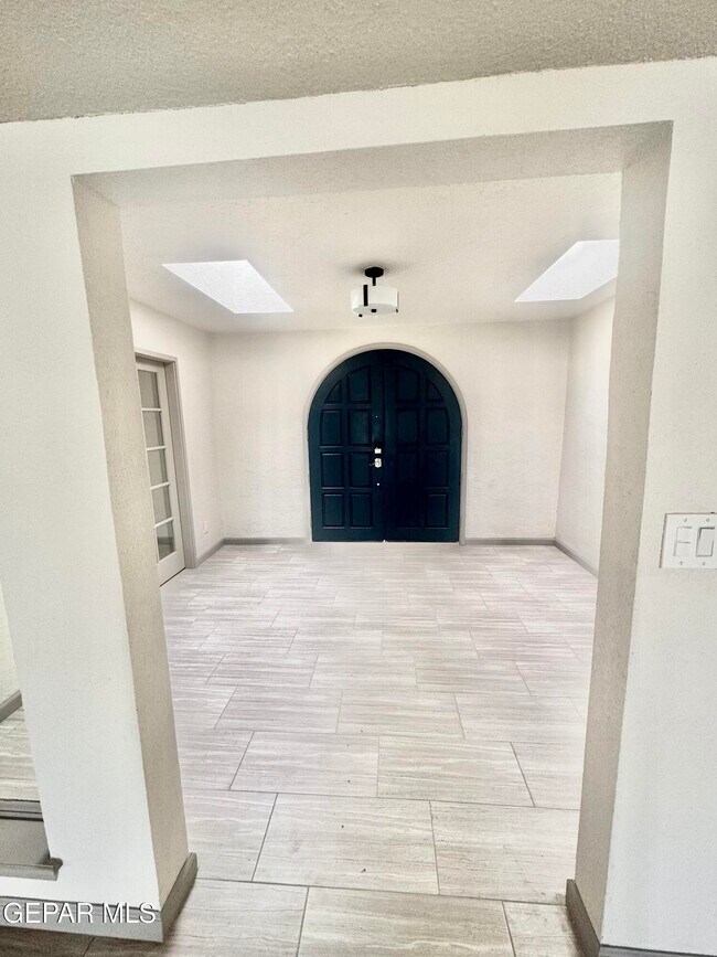 Building Photo - 508 Trails End Ct