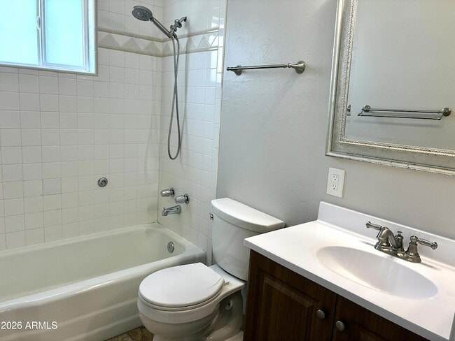 Building Photo - 523 E Malibu Dr
