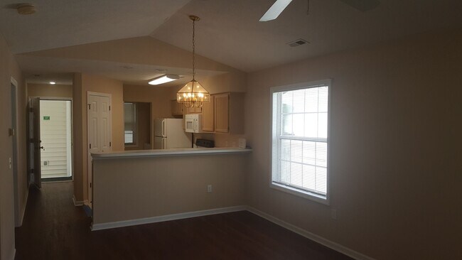 Building Photo - 589 Blue River Ct