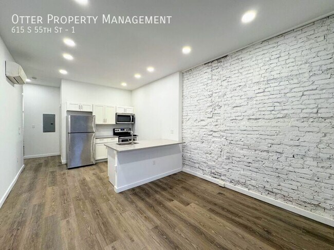 Building Photo - 615 S 55th St