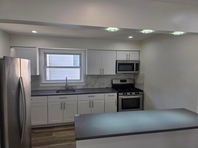 Building Photo - 157 Neptune Ave