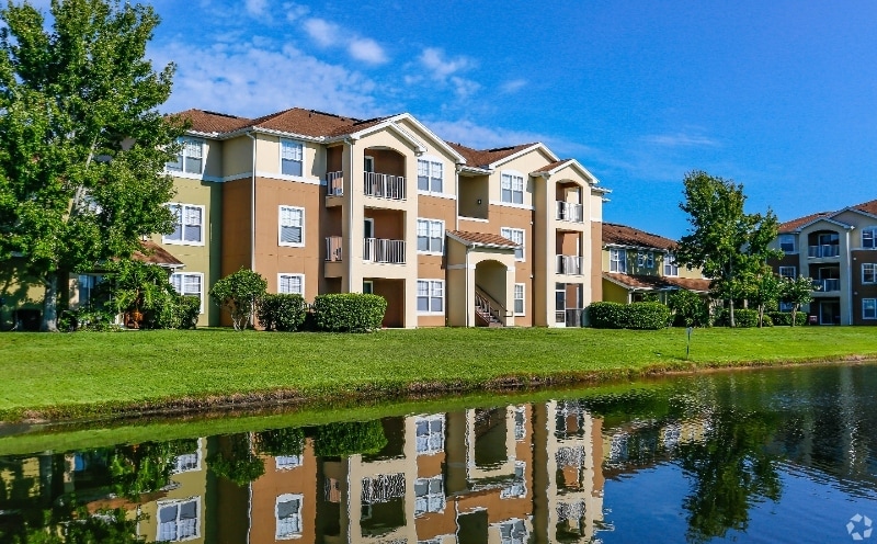 Building Photo - 5848 Lake Pointe Village Cir