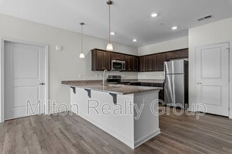 Building Photo - 170 Grove Cir