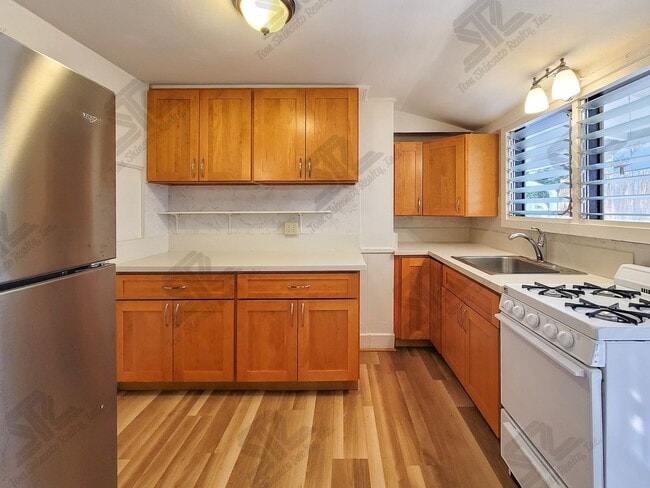 Building Photo - 1132