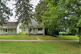 Building Photo - 729 Chippewa St