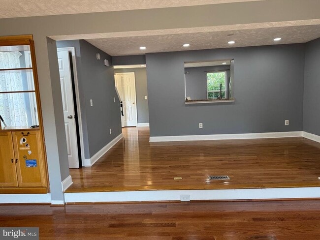 Building Photo - 43986 Bonlee Square