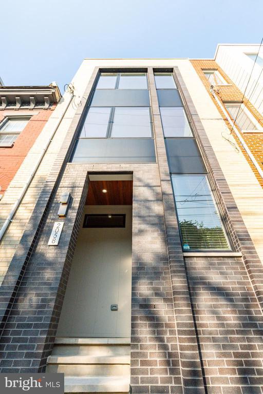 Building Photo - 2058 E Susquehanna Ave