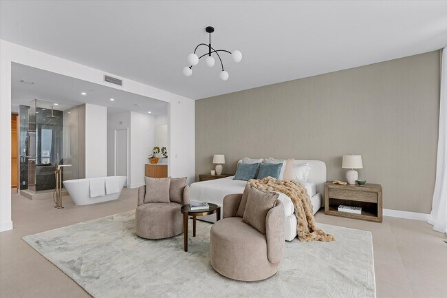 Building Photo - 700 NE 24th St