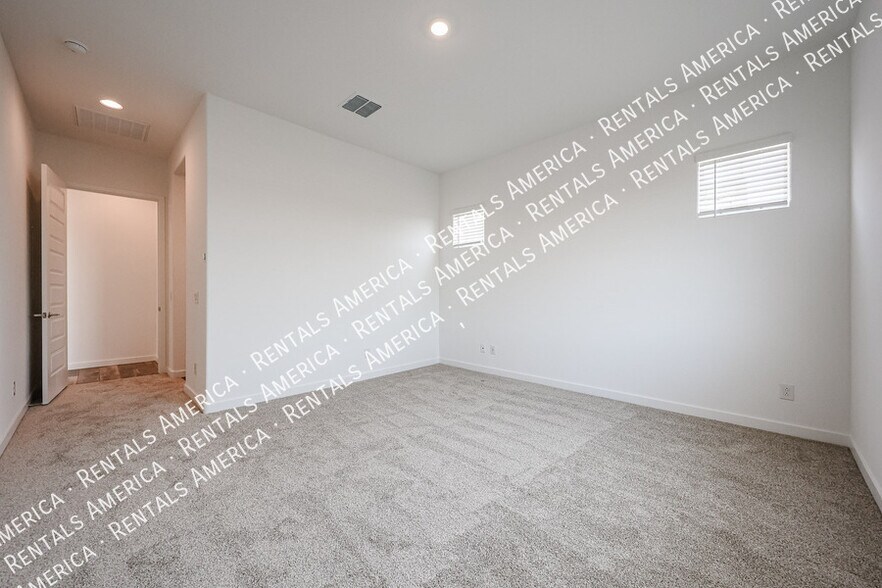 Building Photo - 23075 E Lords Wy