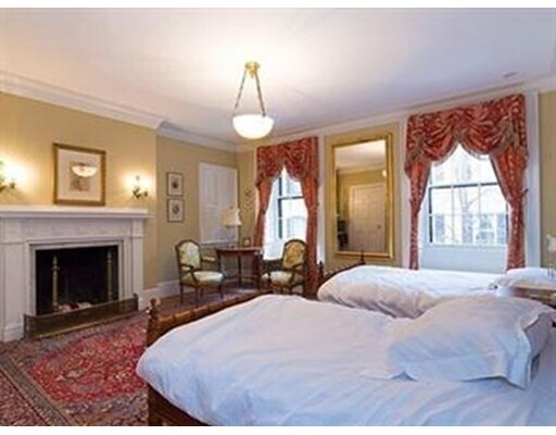 Building Photo - 14 Chestnut St