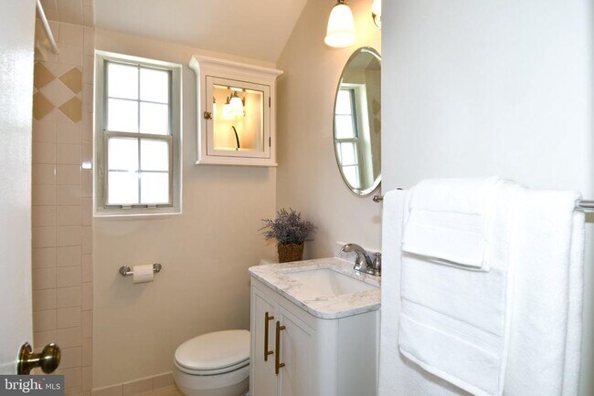 Building Photo - 3737 Ingalls Ave