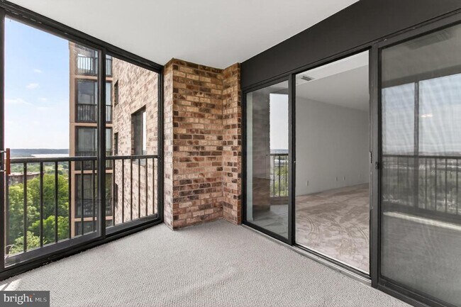 Building Photo - 5903 Mt Eagle Dr