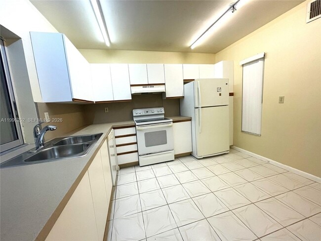 Building Photo - 16924 SW 112th Ct