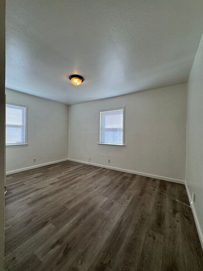 Building Photo - 4551 39th Ave