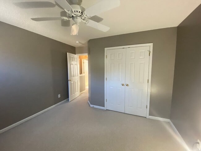 Building Photo - Price reduced**Move-in Ready!