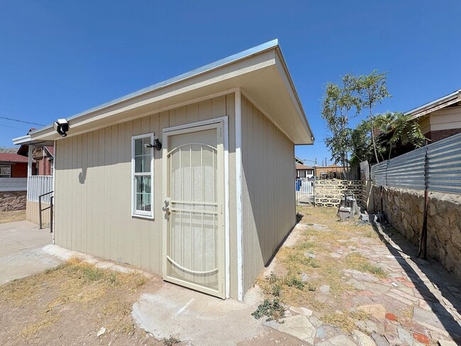 Building Photo - 3512 Clifton Ave