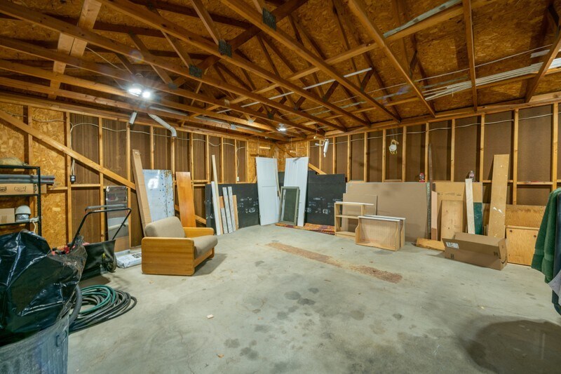 Building Photo - 756 Glendale St W
