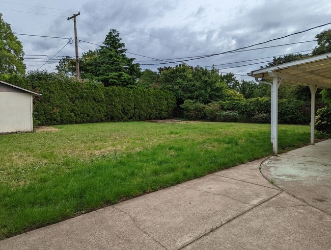 Building Photo - 3-Bedroom, 1-Bath Home Near River Road In ...
