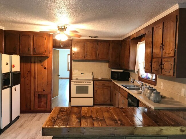 Building Photo - Spacious 3-Bedroom Home in the Heart of Baxter | Basement + Wrap-Around Driveway