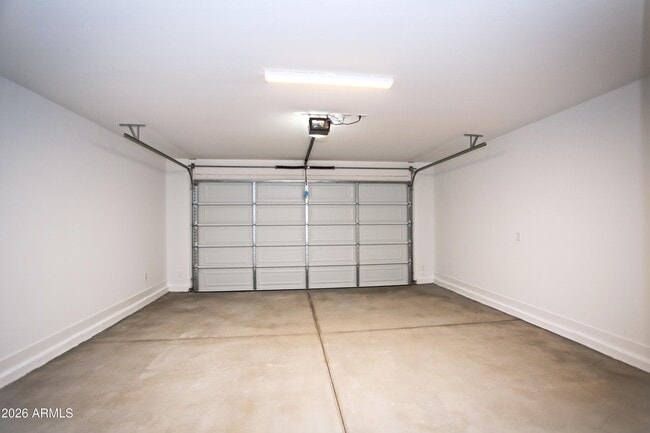 Building Photo - 745 W Sparrow Dr