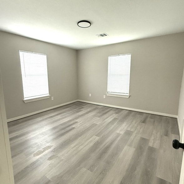 Building Photo - 4510 Kingsbury St