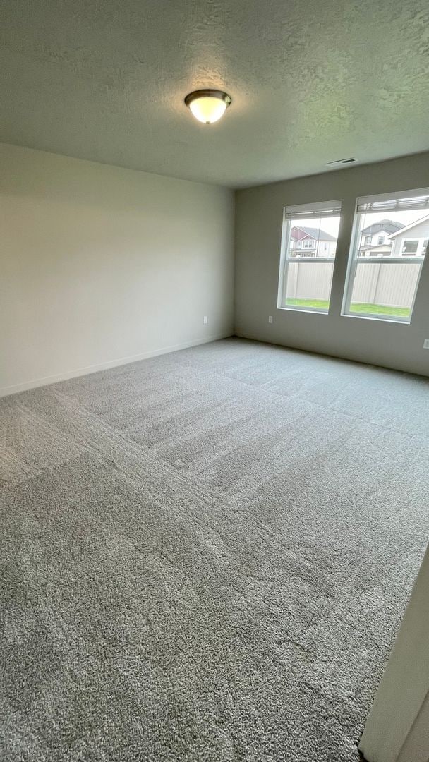 Building Photo - $2,199.00 / Large 4 bed 2 bath / 3 car gar...