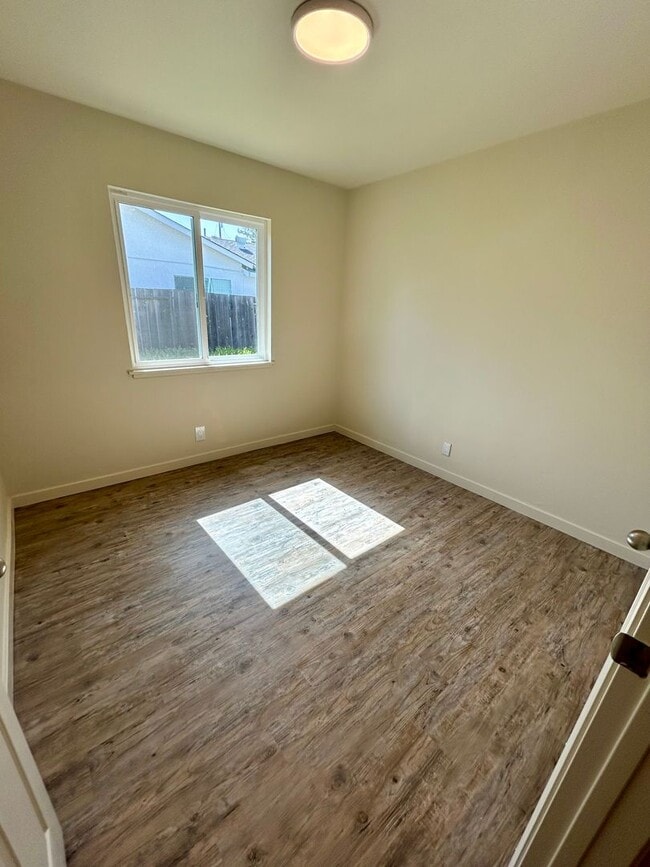 Building Photo - Completely Updated Irvington House!