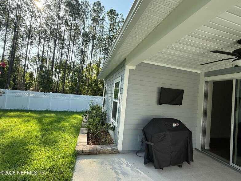 Building Photo - 323 Holly Forest Dr