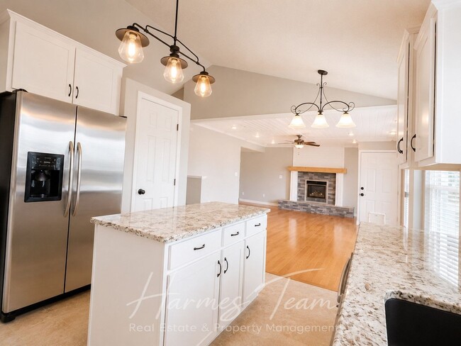 Building Photo - 5960 Grapevine Dr