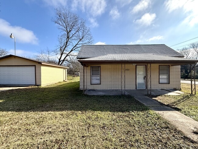 Building Photo - 422 D St SE