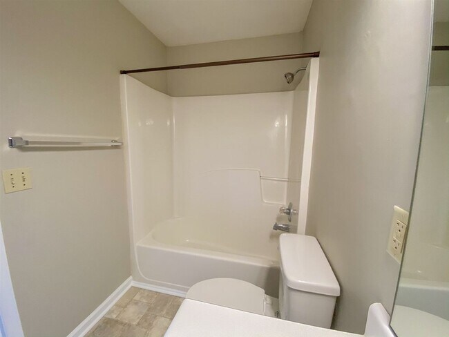 Building Photo - 2416 Manzanita Ct