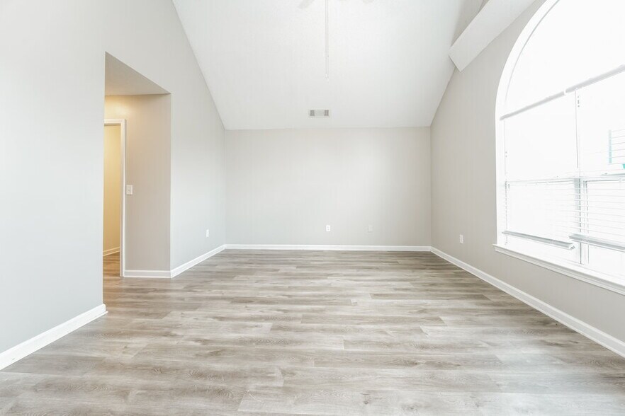 Building Photo - 2099 Mulberry Ln