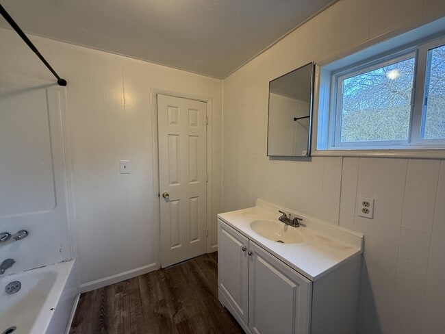 Building Photo - 328 SE Lane Ave