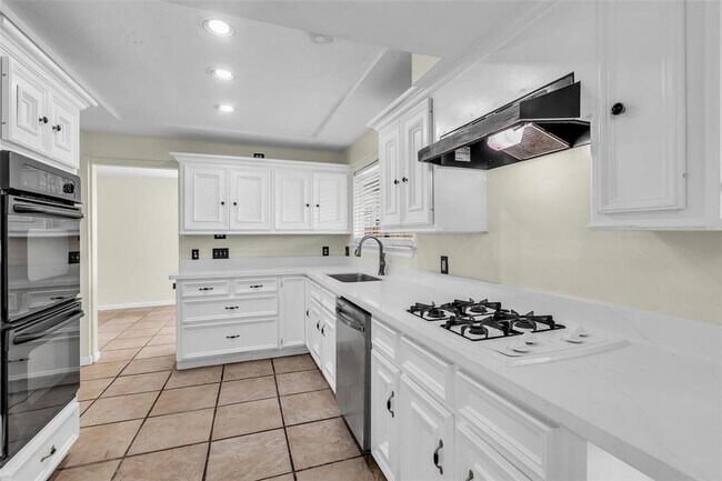 Building Photo - 15830 Pipers View Dr