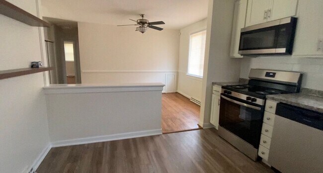 Building Photo - --  AVAILABLE IMMEDIATELY  -- 3 BR / 1 BA West End Home, Fenced in Backyard. Available Immediately!