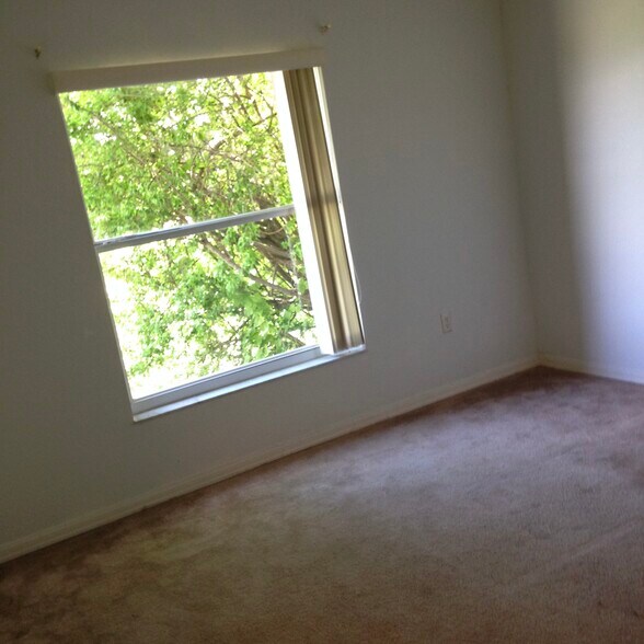 Building Photo - 7166 Summit Dr