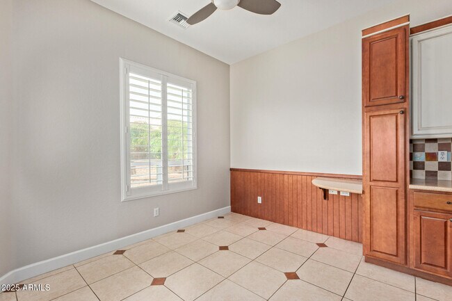 Building Photo - 9366 E Celtic Dr