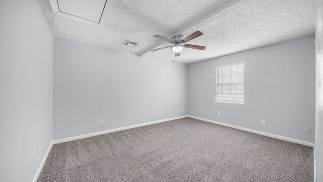 Building Photo - 2363 Virginia Ct