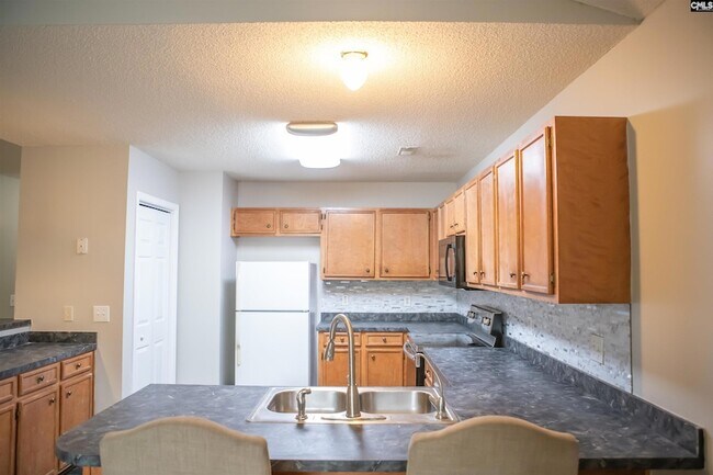 Building Photo - 33 Oak Lake Ct